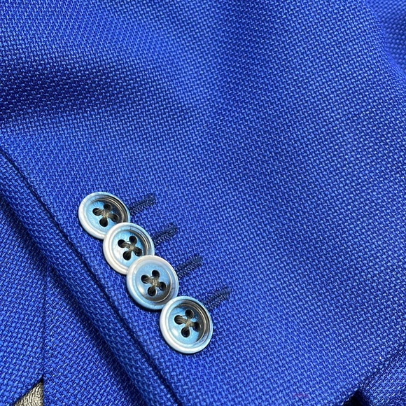 Perfect & gorgeous! Unconstructed blue blazer. Top of the chain! 3 button. - Picture 7 of 16